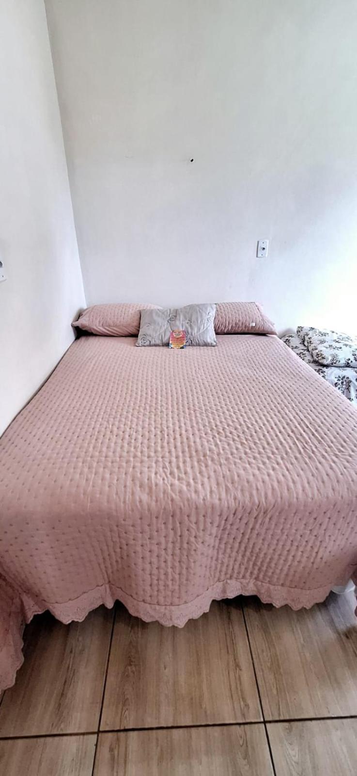 KITNET S1 em TORRES-RS - ÓTIMO CUSTO BENEFICIO na mais bela praia Gaúcha - Cozinha - Banheiro - Ar condicionado - TV e Wi-Fi - Estacionamento - Acomoda até 5 pessoas - Anfitriã Superhost no BnB Exterior foto